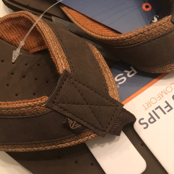 Boys Dockers flip flops NWT - Picture 3 of 5